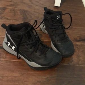 Under Armour basketball shoes size 5y